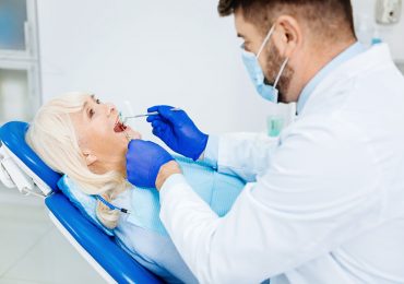 Professional Dentist 370x260 3572ac70c72067f2ac262e2ef6f19d29