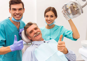 Professional Dentist 370x260 9003f0f16fea2a992adf51baced25d0c